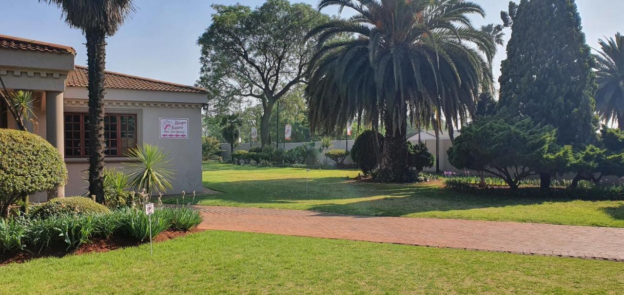 Life Tours & Accommodation Boksburg Extérieur photo