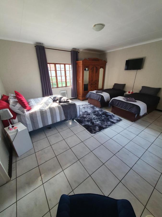 Life Tours & Accommodation Boksburg Extérieur photo