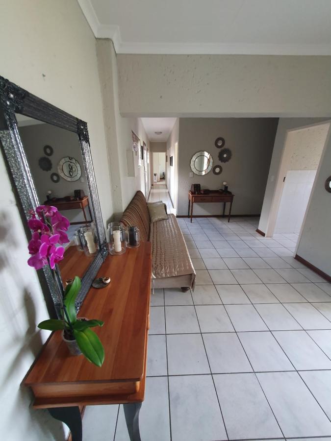 Life Tours & Accommodation Boksburg Extérieur photo